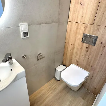 アパート Homerentals - Reja - 5os, Spokoj, Widok Na Park ヴロツワフ
