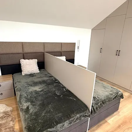 Homerentals - Reja - 5os, Spokoj, Widok Na Park アパート